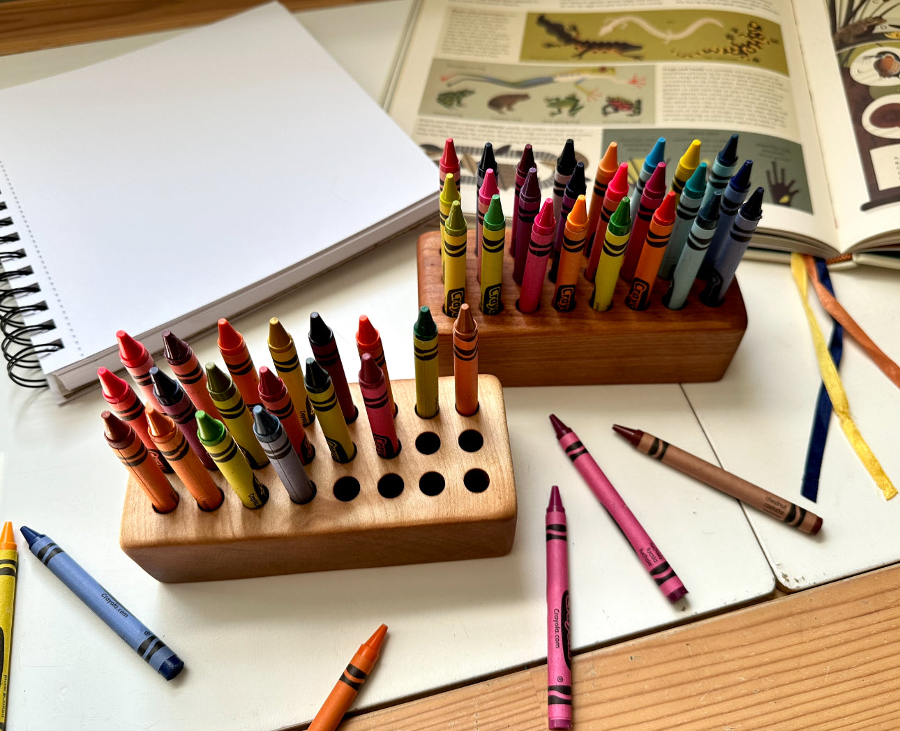 Rustic minimalist crayon holder