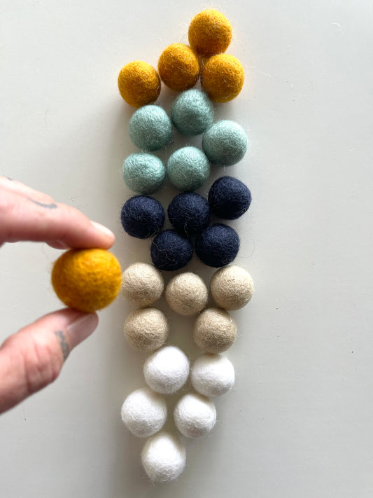 SUMMER 1” felt balls 25 count