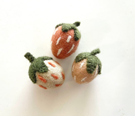 Set of 3 wool felt neutral color strawberries